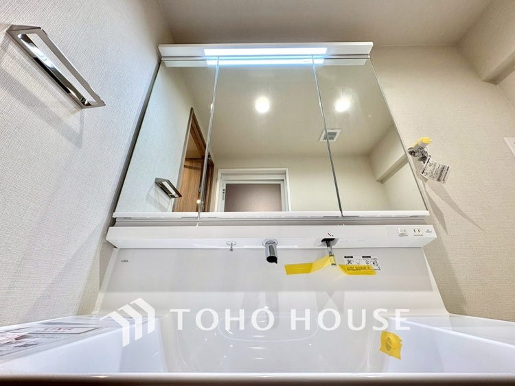 洗面 【WASHROOM】◆快適◆煌びやかな暮らしの中にも忘れたくない快適さ。大きな収納が助けてくれます。