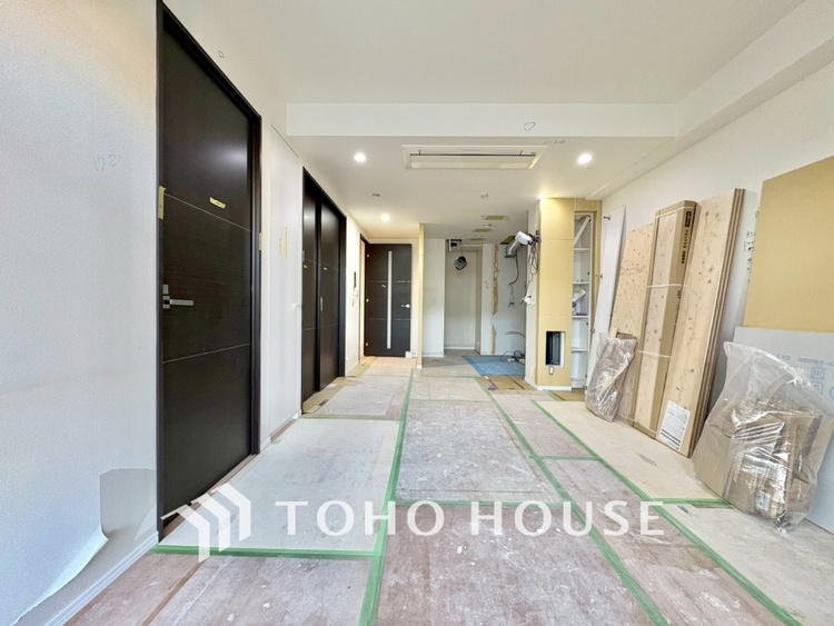 内装 現在改装中◆陽光◆が差し込む。この開放的なLDKに家族の笑顔が集う。家族が一緒に過ごす空間は明るく、そして居心地よく。