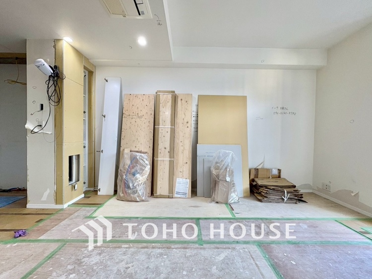 内装 現在改装中◆Sunshine◆光が燦々と入り、いるだけで気持ちいい。「開放的でゆとりあるお部屋です。」