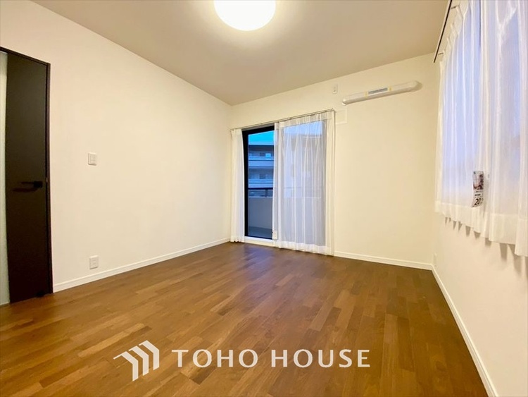 内装 【LIVING】◆陽光◆が差し込む。この開放的なLDKに家族の笑顔が集う。家族が一緒に過ごす空間は明るく、そして居心地よく。