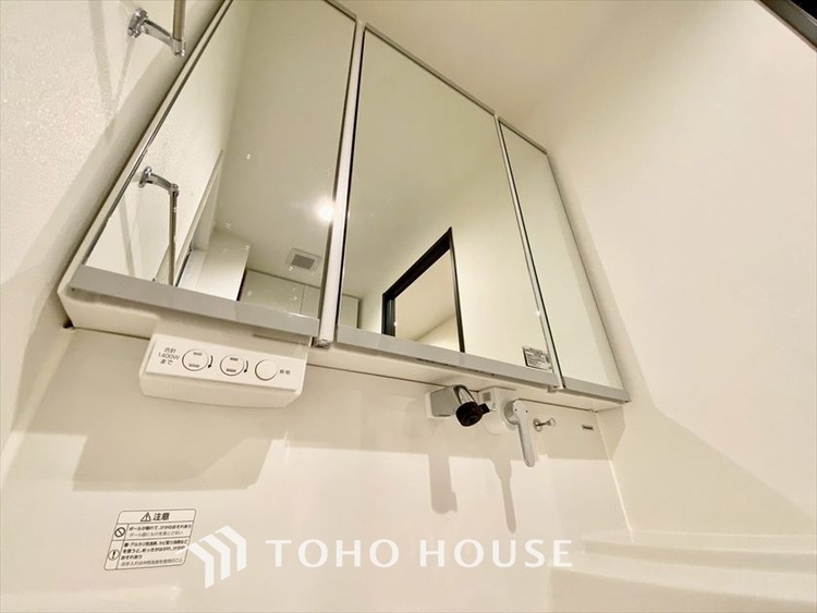 洗面 【WASHROOM】◆快適◆煌びやかな暮らしの中にも忘れたくない快適さ。大きな収納が助けてくれます。