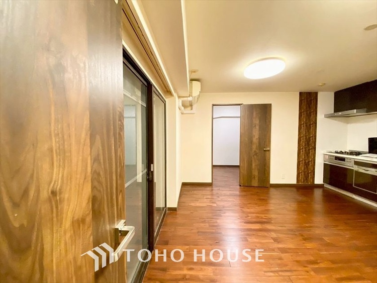 内装 【LIVING】◆眩い◆光が燦々と入り、家族の笑顔を照らす。「いつまでも続いて」と願う夢のような毎日がここにある。