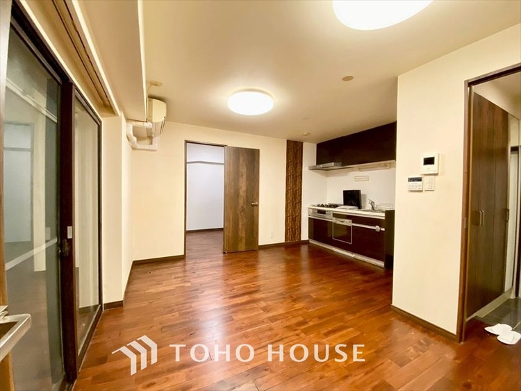 内装 【LIVING】◆陽光◆が差し込む。この開放的なLDKに家族の笑顔が集う。家族が一緒に過ごす空間は明るく、そして居心地よく。