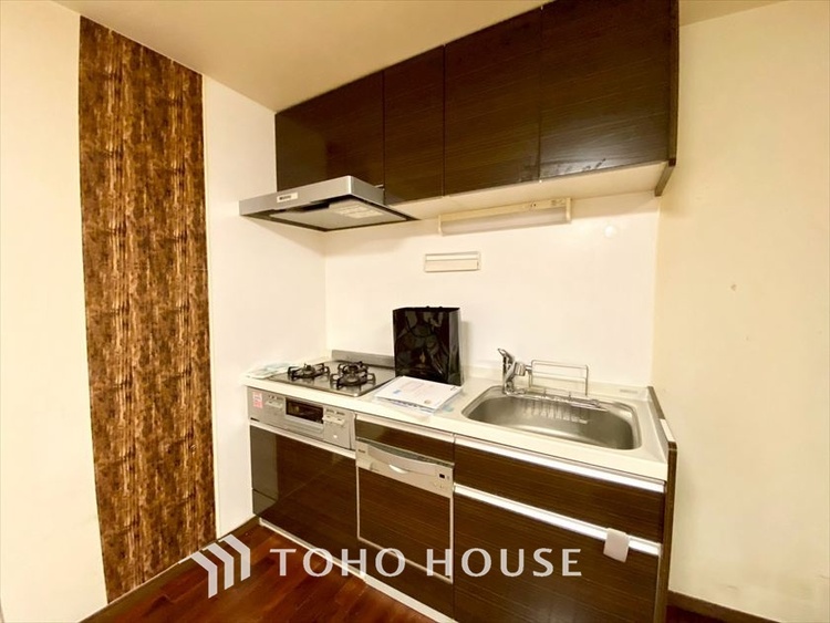 その他 【KITCHEN】◆開放的◆後片付けが楽なシステムキッチン。収納スペースの充実！