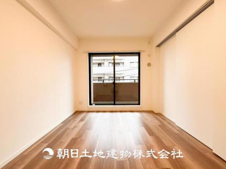 内装 【居室】人間の感性を育むプライベートルームはシンプルが１番だと思います。好みの空間で本を読んだり、音楽を聞いたりと、大切な一人の時間も充実したものにできます。