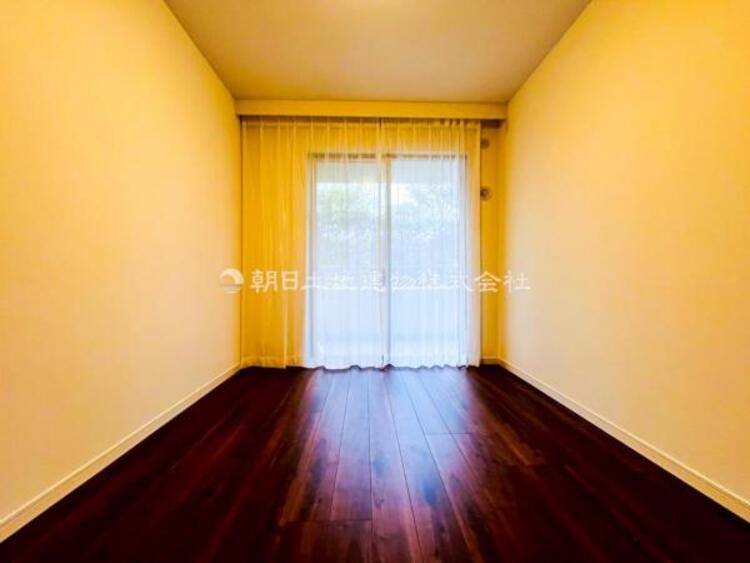 内装 居室はひとり時間を過ごせる安らげるお部屋として活用できます！収納スペースあり！荷物が多くても十分！ベッドや勉強机、テレビなどを置きたい場合におすすめ！！過ごす時間が長くてもゆったり過ごせそうですね！