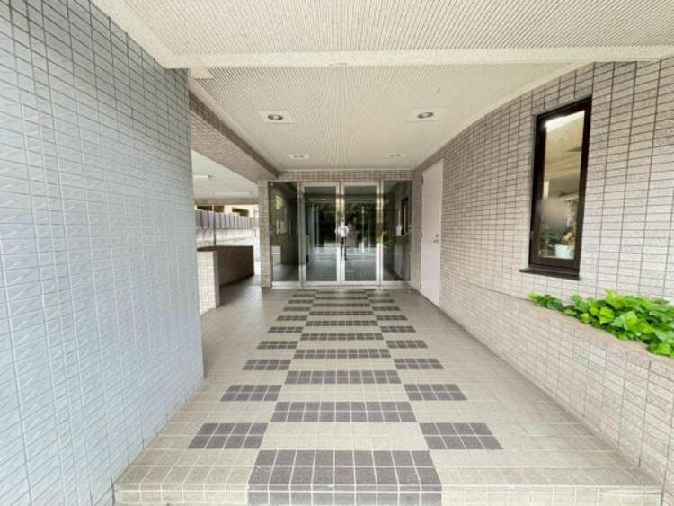 エントランス 【2025年10月撮影】