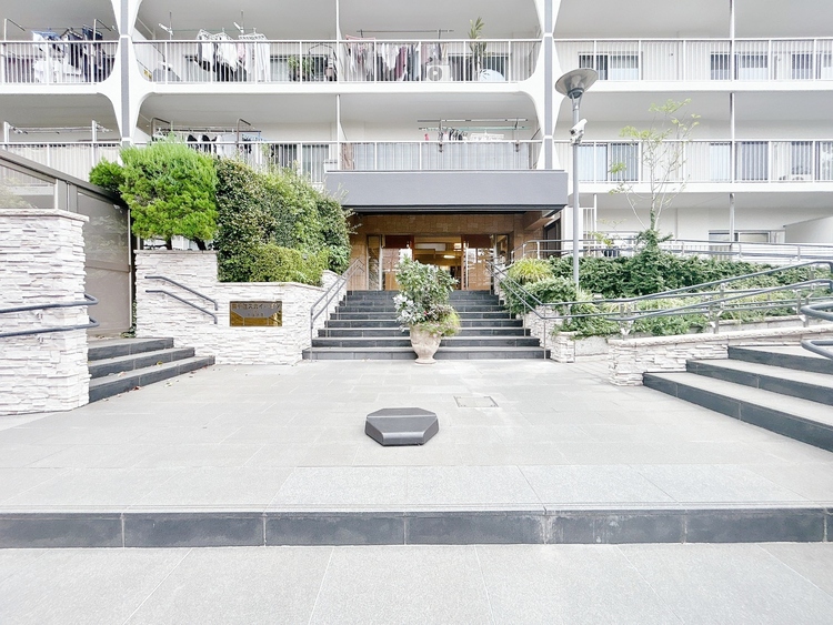 エントランス 外と内をつなぐエントランスは、まさに顔となる場所。