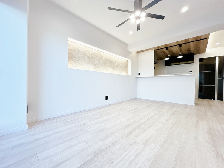 居間 飾り過ぎないシンプルな内装と偏り過ぎないデザインで統一しました。