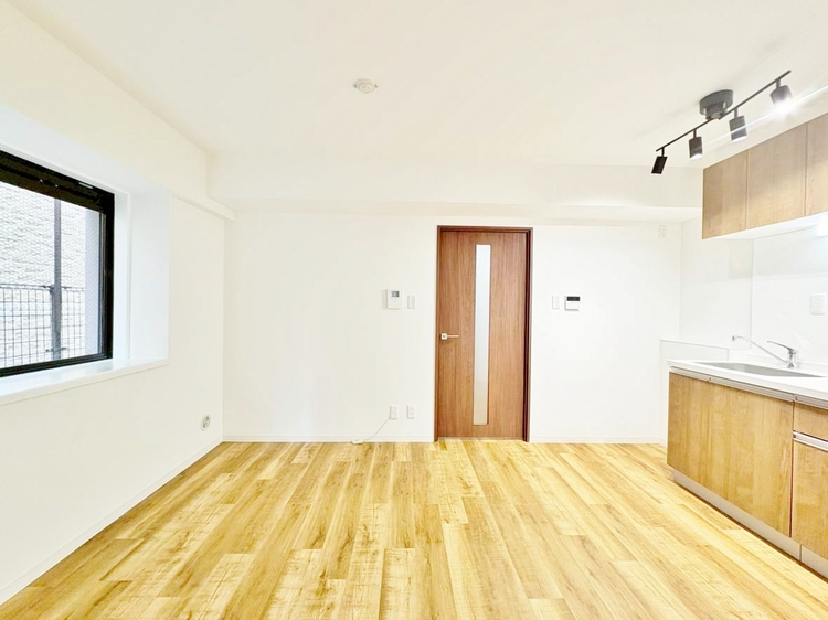 居間 居心地の良い空気感は、暮らしのステージを彩り、心からのやすらぎと満足感を与えてくれます。