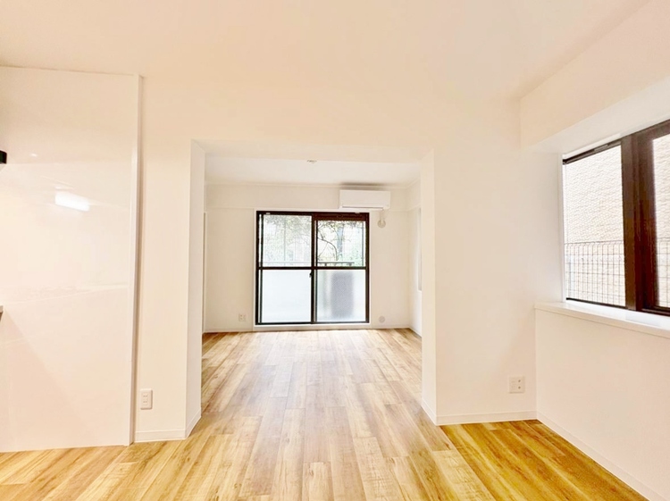 居間 飾り過ぎないシンプルな内装と偏り過ぎないデザインで統一しました。