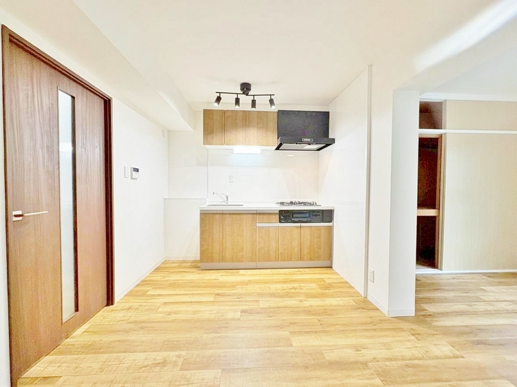 キッチン スマートな意匠と充実の機能を備えたキッチンが、暮らしにおいしい彩りを添えます。