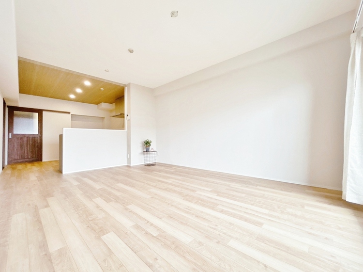 居間 居心地の良い空気感は、暮らしのステージを彩り、心からのやすらぎと満足感を与えてくれます。