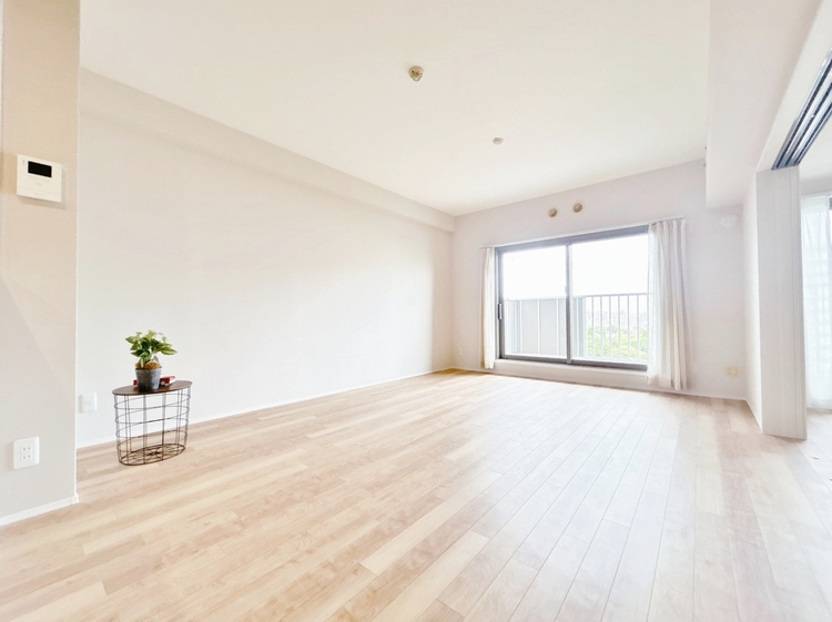 居間 飾り過ぎないシンプルな内装と偏り過ぎないデザインで統一しました。