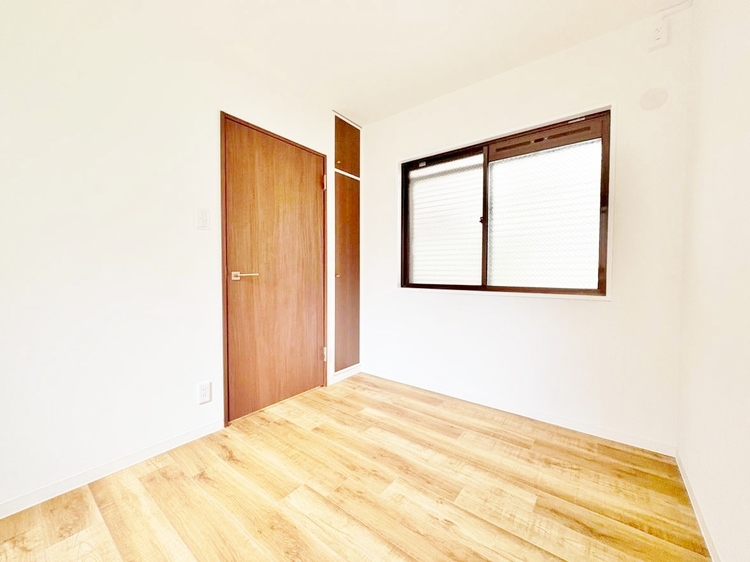 寝室 書斎や寝室へと変わっていくこの１室にどうアレンジするか、それを想像するだけで夢が膨らみますね。