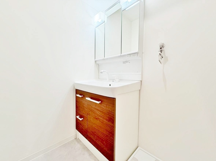 洗面 何かと物が増える場所だからこそ、スッキリと見映えの良い空間に。