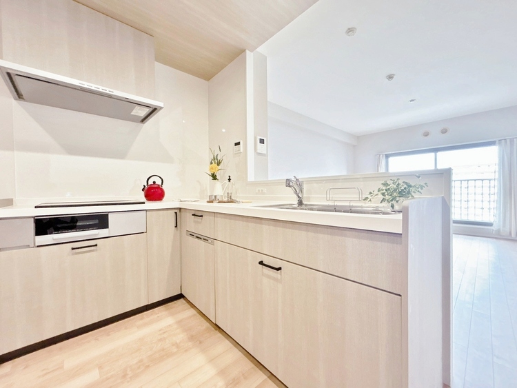 キッチン スマートな意匠と充実の機能を備えたキッチンが、暮らしにおいしい彩りを添えます。