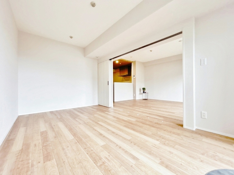 寝室 ベッドも十分に設置するスペースがあります。