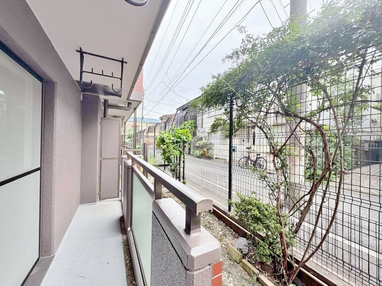 バルコニー 暮らしの中で、光と風を演出してくれるバルコニー。