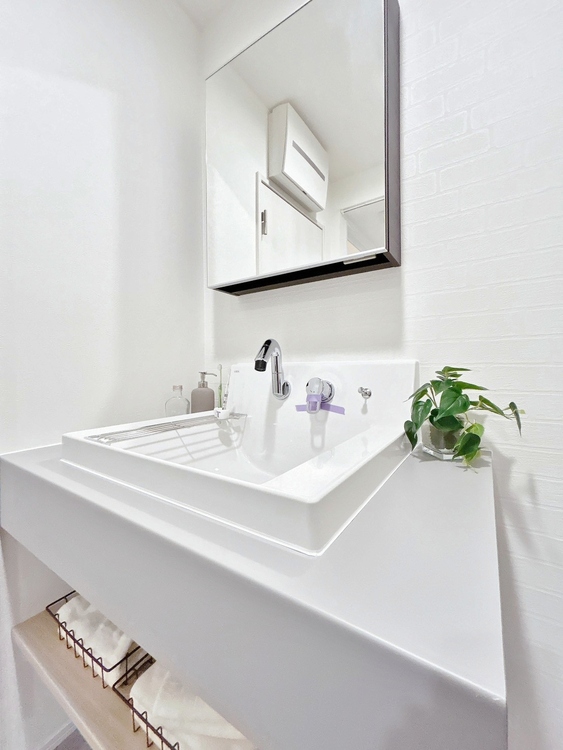 洗面 何かと物が増える場所だからこそ、スッキリと見映えの良い空間に。