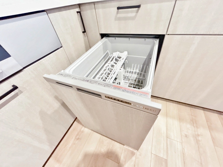 設備 食器洗浄機はお料理をする方の心強い味方です。手洗いの手間暇も軽減できて家事も楽になります。