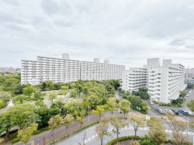 バルコニー 頬をなでる、優しい風を感じることが出来ます。