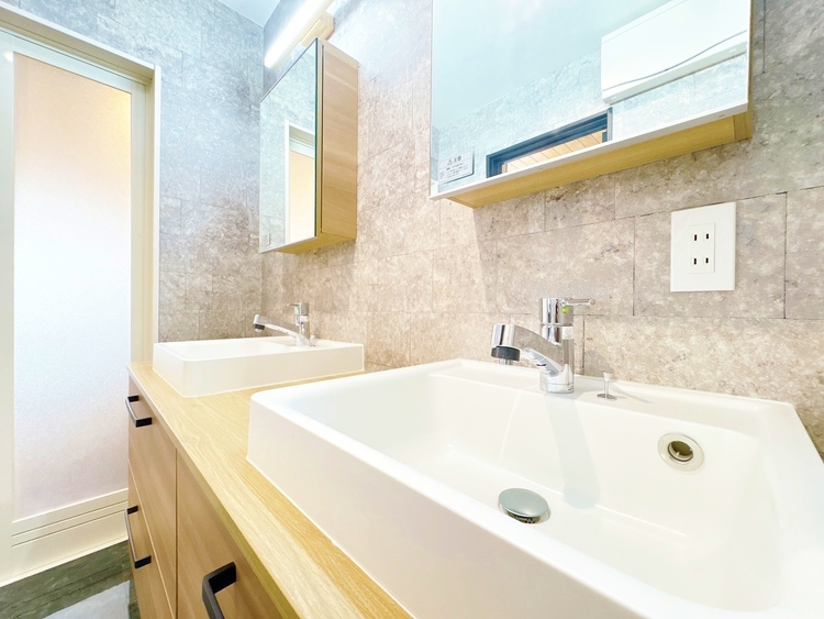 洗面 何かと物が増える場所だからこそ、スッキリと見映えの良い空間に。