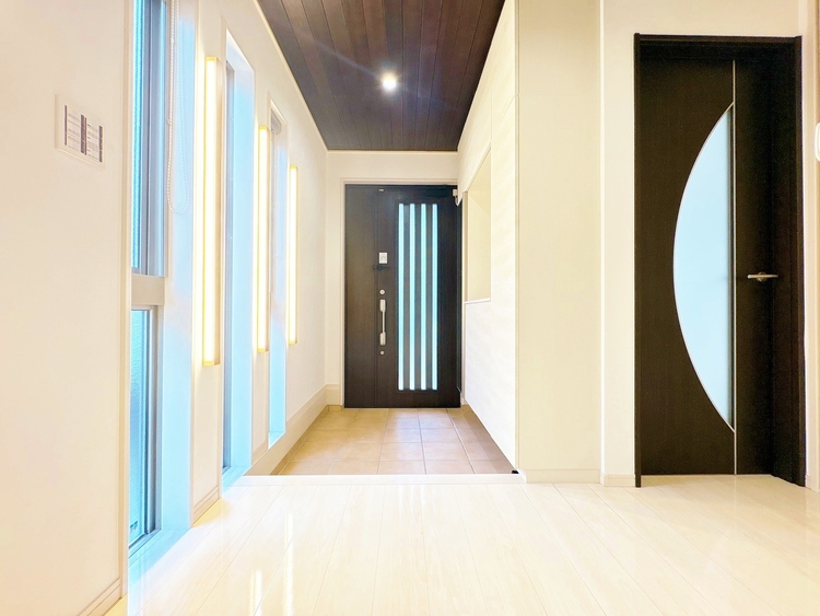 玄関 シューズボックスを完備した玄関です。