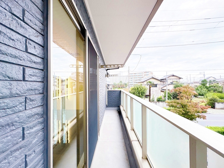 バルコニー 暮らしの中で、光と風を演出してくれるバルコニー。