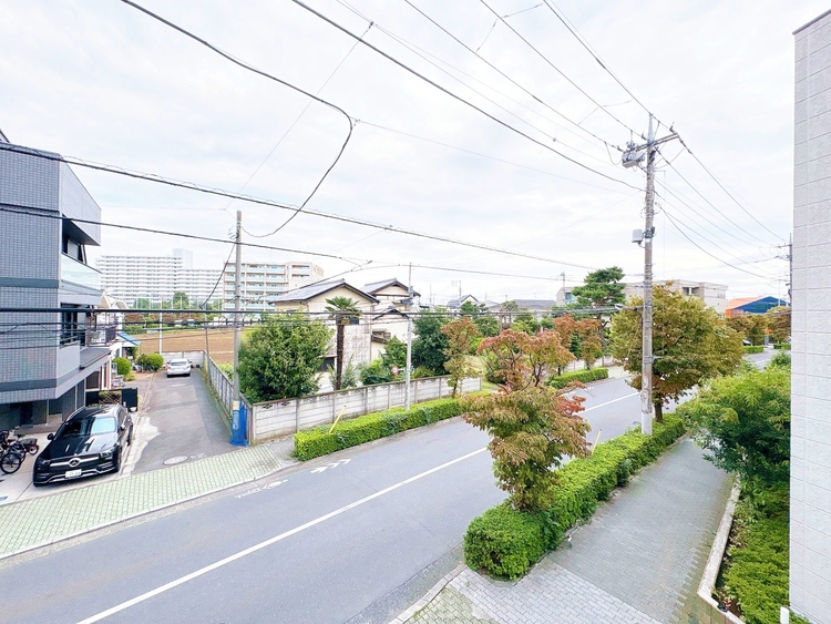 バルコニー 窓を開けると広がる青空。心をリフレッシュして日々を過ごしていきましょう。