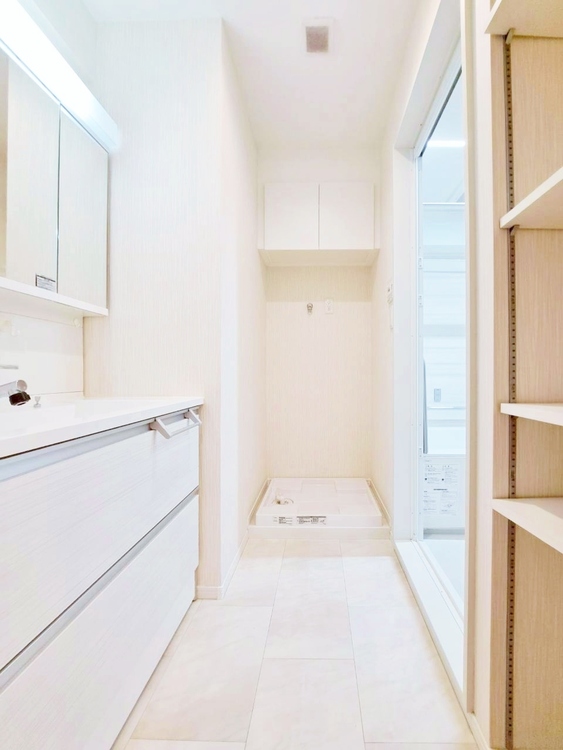 洗面 清潔感と心地よさを重視した、上質感漂うパウダールーム。