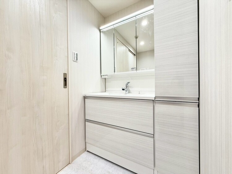 洗面 何かと物が増える場所だからこそ、スッキリと見映えの良い空間に。