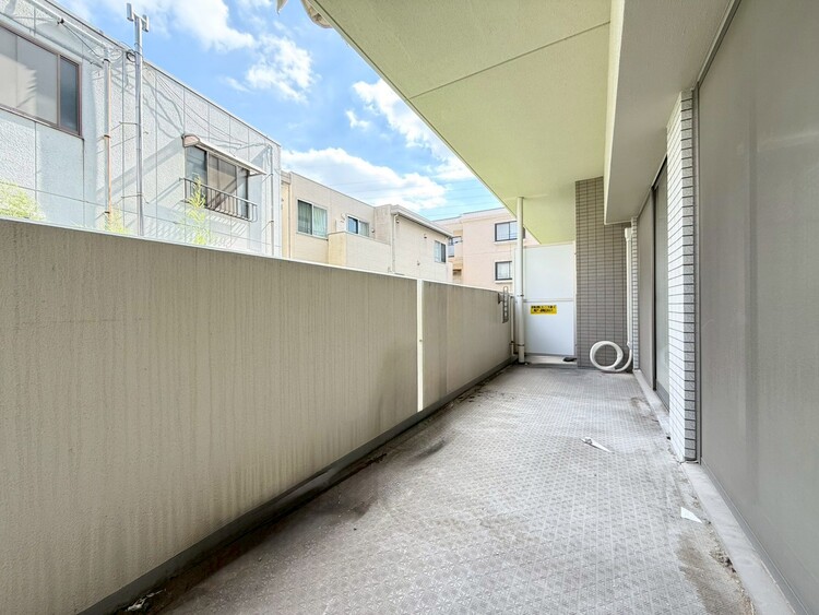 バルコニー 暮らしの中で、光と風を演出してくれるバルコニー。