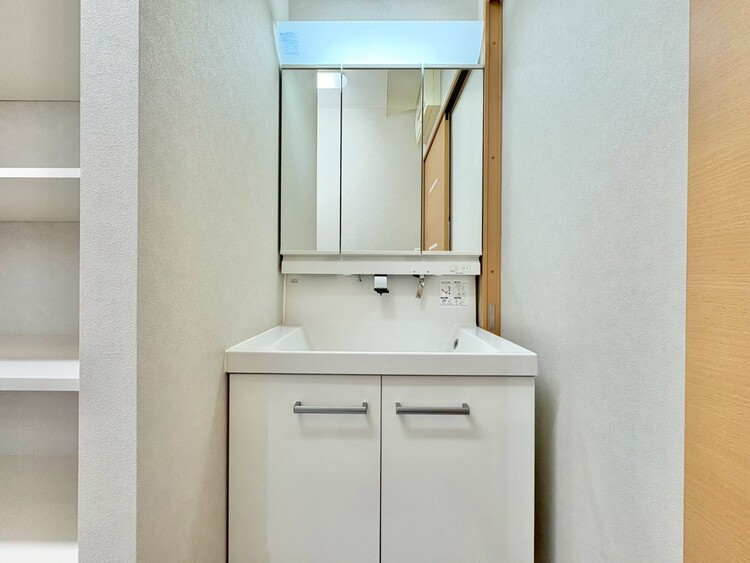 洗面 何かと物が増える場所だからこそ、スッキリと見映えの良い空間に。