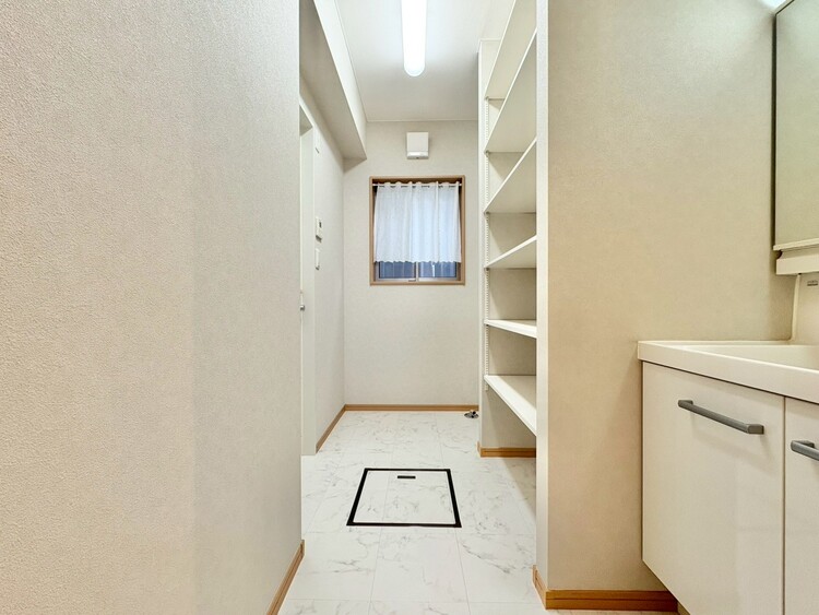 洗面 清潔感と心地よさを重視した、上質感漂うパウダールーム。