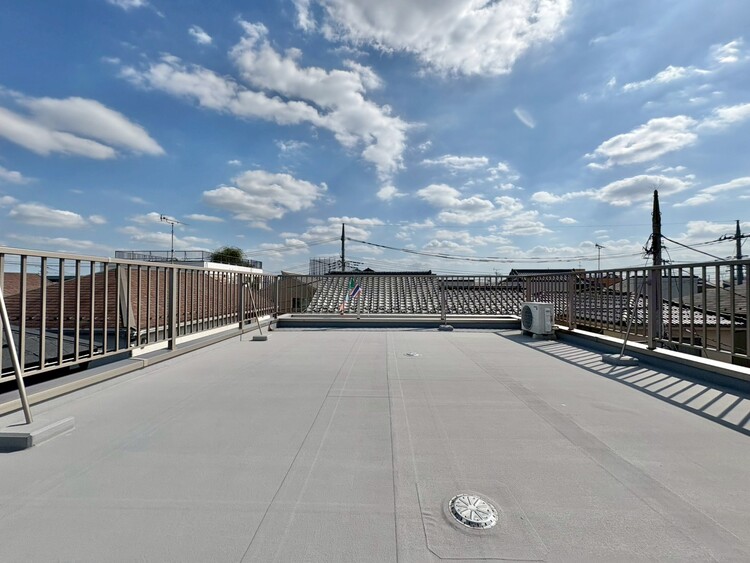 バルコニー 暮らしの中で、光と風を演出してくれるバルコニー。