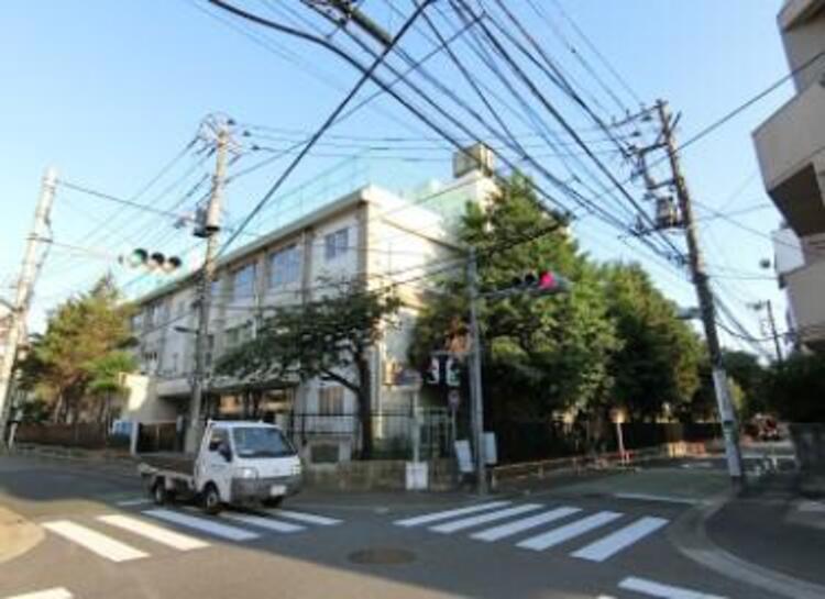 周辺 豊島区立池袋小学校