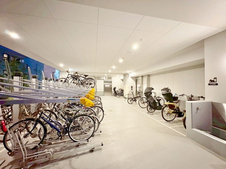 設備 きちんと整備された駐輪場。住む方の心遣いが感じられます。