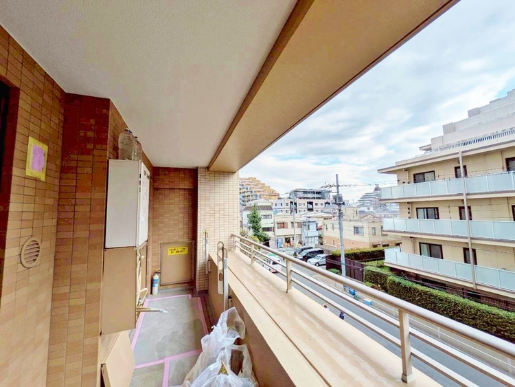 バルコニー 暮らしの中で、光と風を演出してくれるバルコニー。