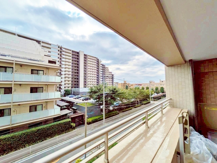 バルコニー 頬をなでる、優しい風を感じることが出来ます。