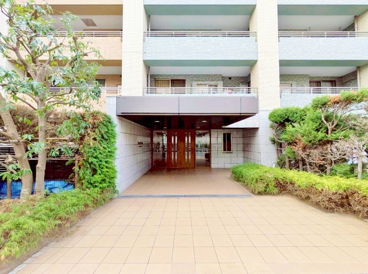 エントランス 外と内をつなぐエントランスは、まさに顔となる場所。