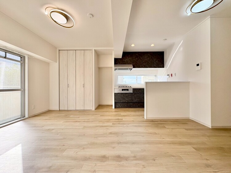 居間 居心地の良い空気感は、暮らしのステージを彩り、心からのやすらぎと満足感を与えてくれます。