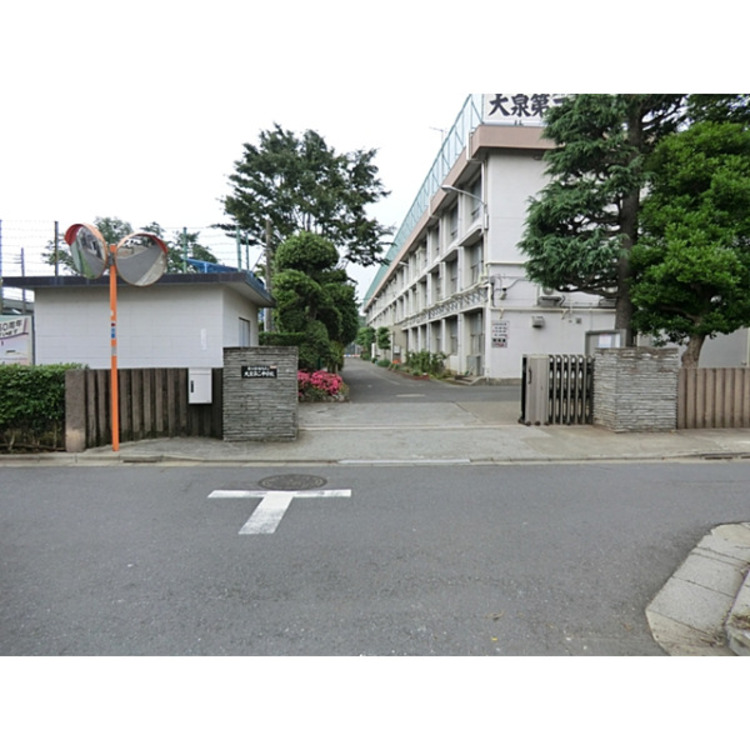 周辺 区立大泉第二中学校(約1110m)