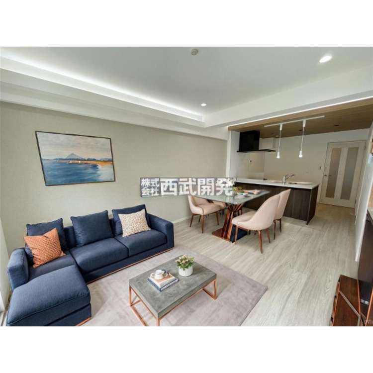 居間 【配置してある家具や小物はCGによるイメージです。】