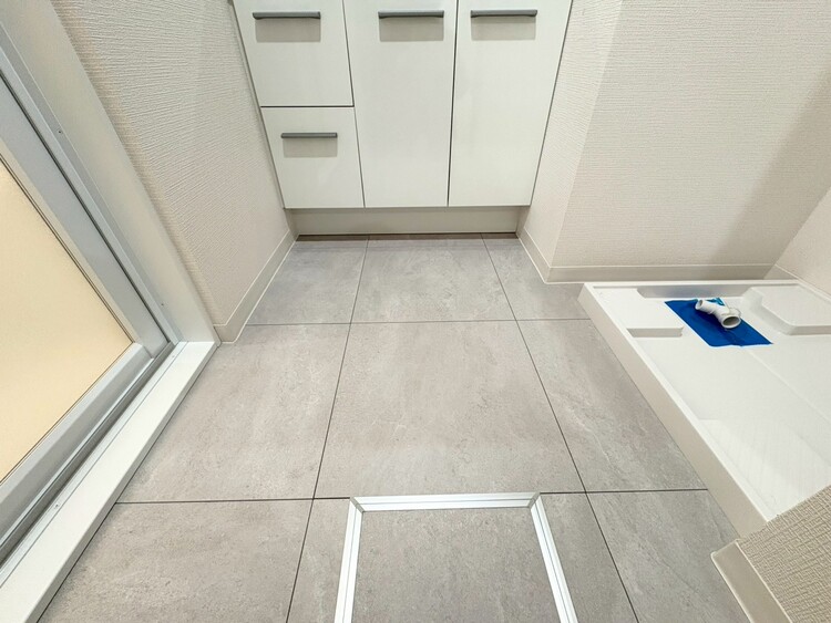 その他 十分な広さの脱衣所。