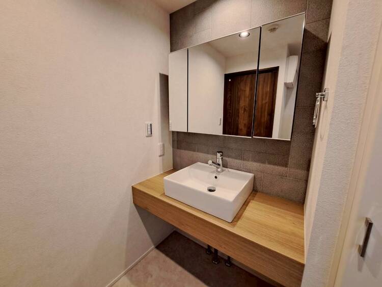 その他 清潔感を感じられる洗面化粧台。