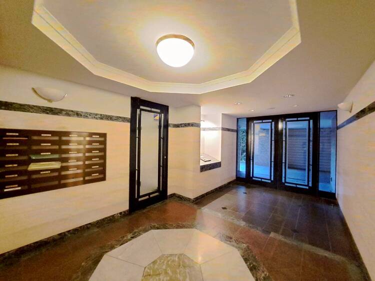 その他 館内は静寂な中が保たれており、管理が行き届いている印象を受けました。