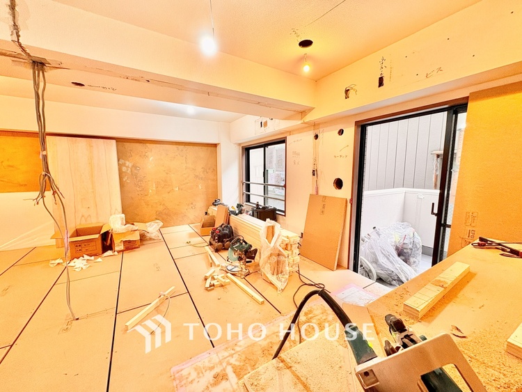 外観 ◆色彩◆この空間に放たれた光は華美なまでに演出されたデザイン。流れる時をより芳醇なコーヒーの様な色彩奏でるアダージョ。そして情景豊かな作品のような暮らしがイメージできる。