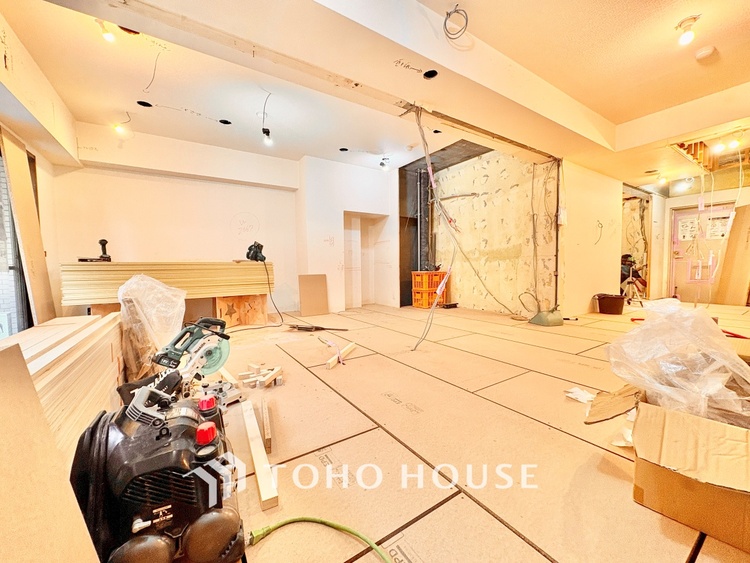 外観 ◆今宵の食卓◆ダウンライトに反射するグラスを眺めながらワインを注ぐ。トクトクと心地いい音をさせながら、フランスの古城を思わせる薫りがたちこめ、とても幸せな時を過ごせる。