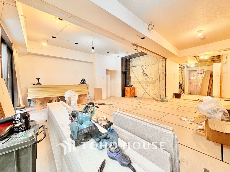 外観 ◆ここに在る◆事も無げに美しく、伝えるには筆舌に尽くし難い。豪華絢爛や華美と言う事ではなく、住まう者にとって暮らし易く心地がいいと言う美しさがこの住まいには込められている。